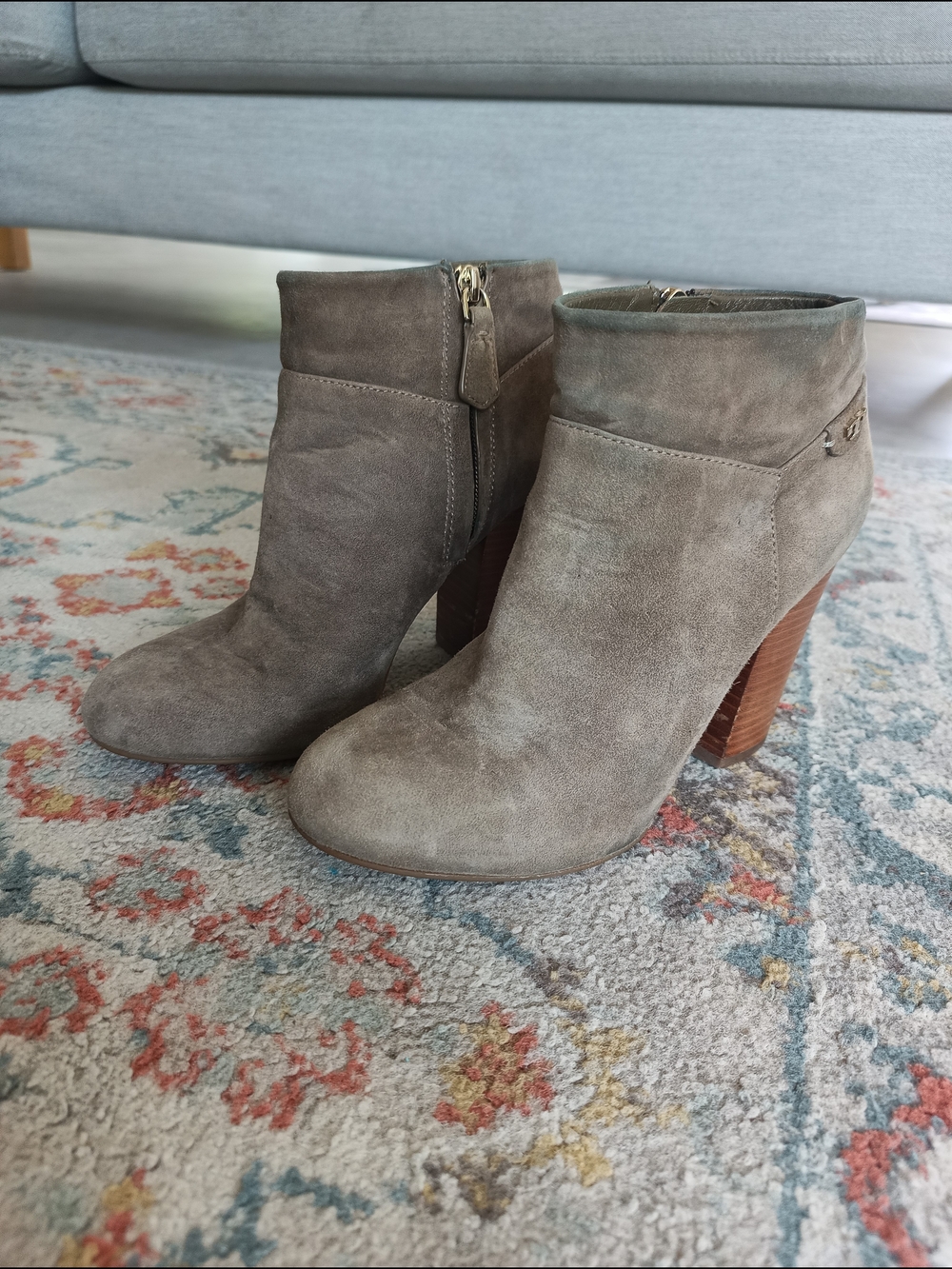 Tory Burch, Women’s  Fulton ankle boots With Stacked Heel. Taupe Suede Leather